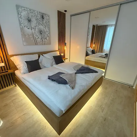 Luxury Near Prague - Garden - Parking דירה *