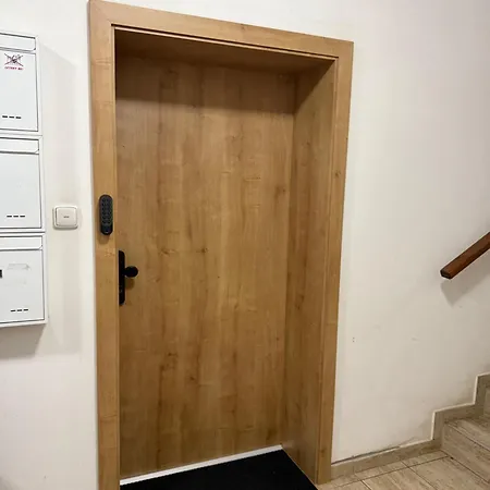 Luxury Near Prague - Garden - Parking דירה